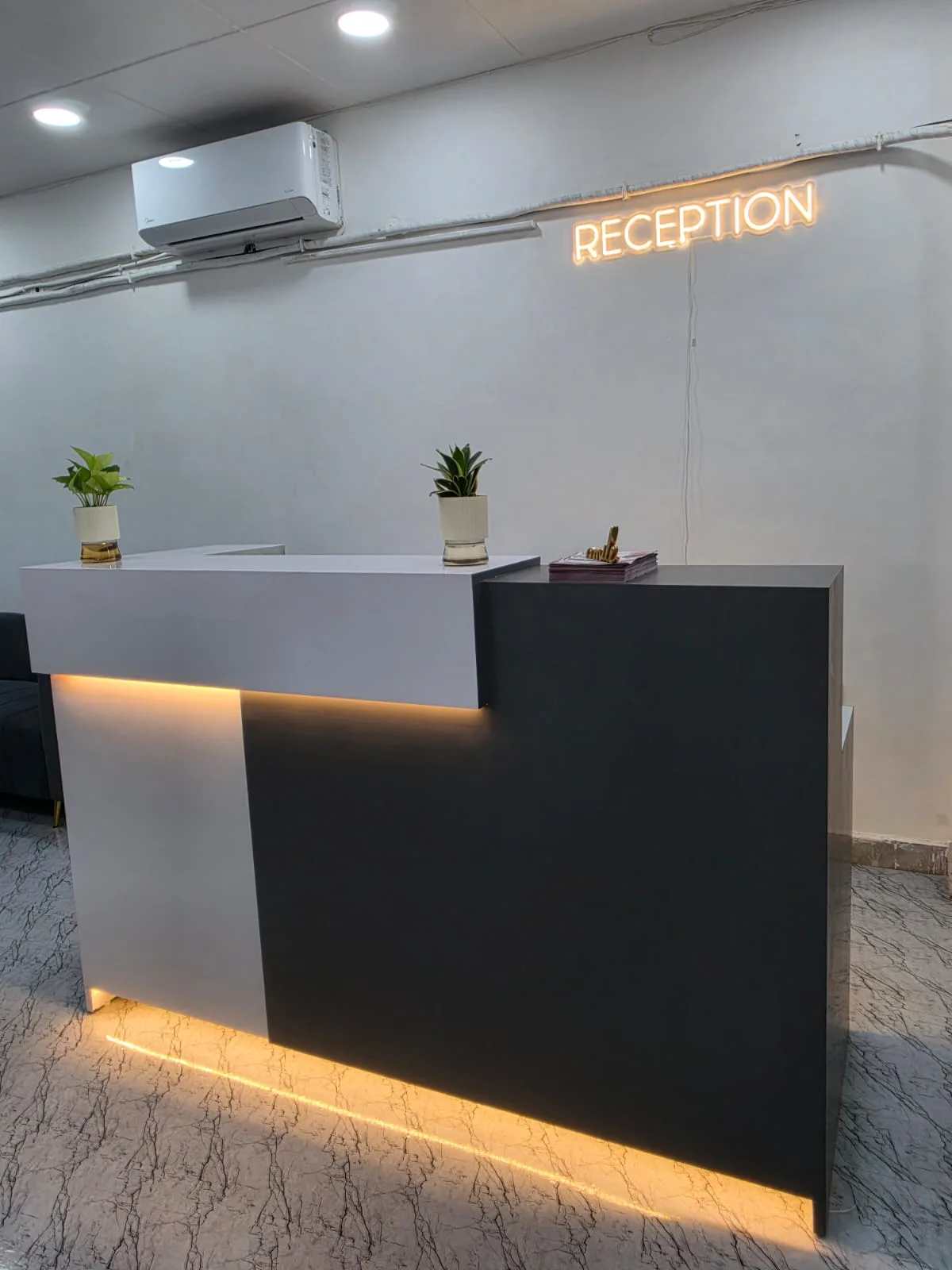 Reception desk